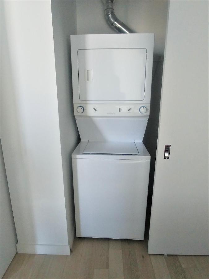 Luxury Skyline Condo In Downtown Free 24/7 Parking Winnipeg Eksteriør bilde